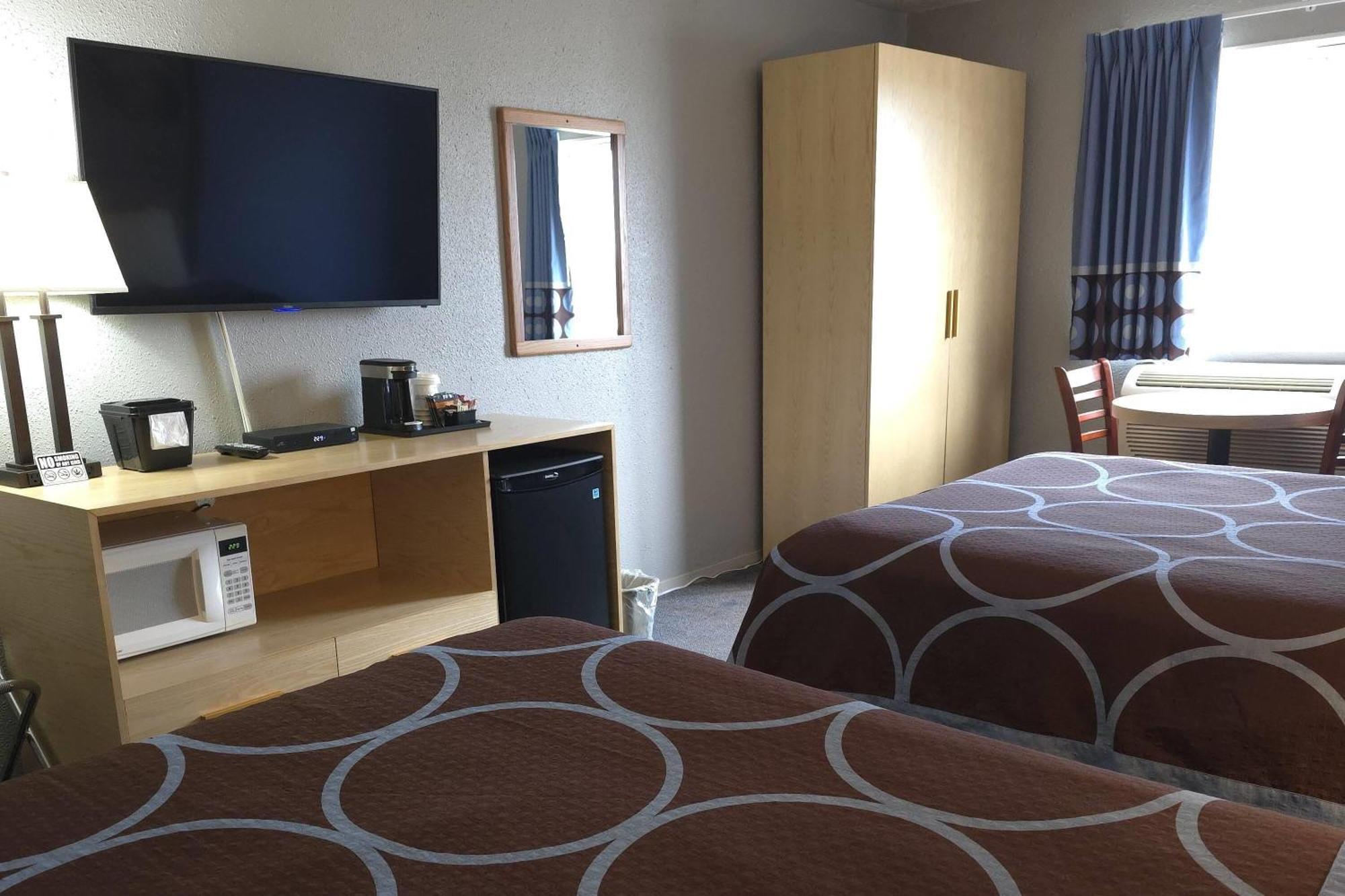 Hotel Super 8 By Wyndham Swift Current Zewnętrze zdjęcie
