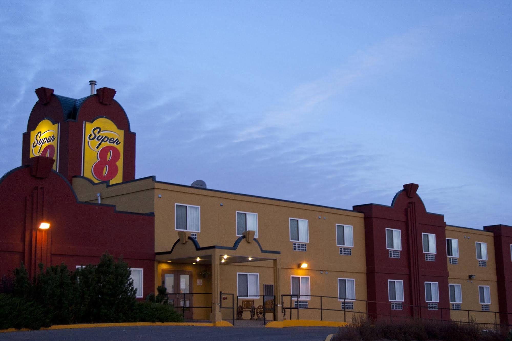 Hotel Super 8 By Wyndham Swift Current Zewnętrze zdjęcie